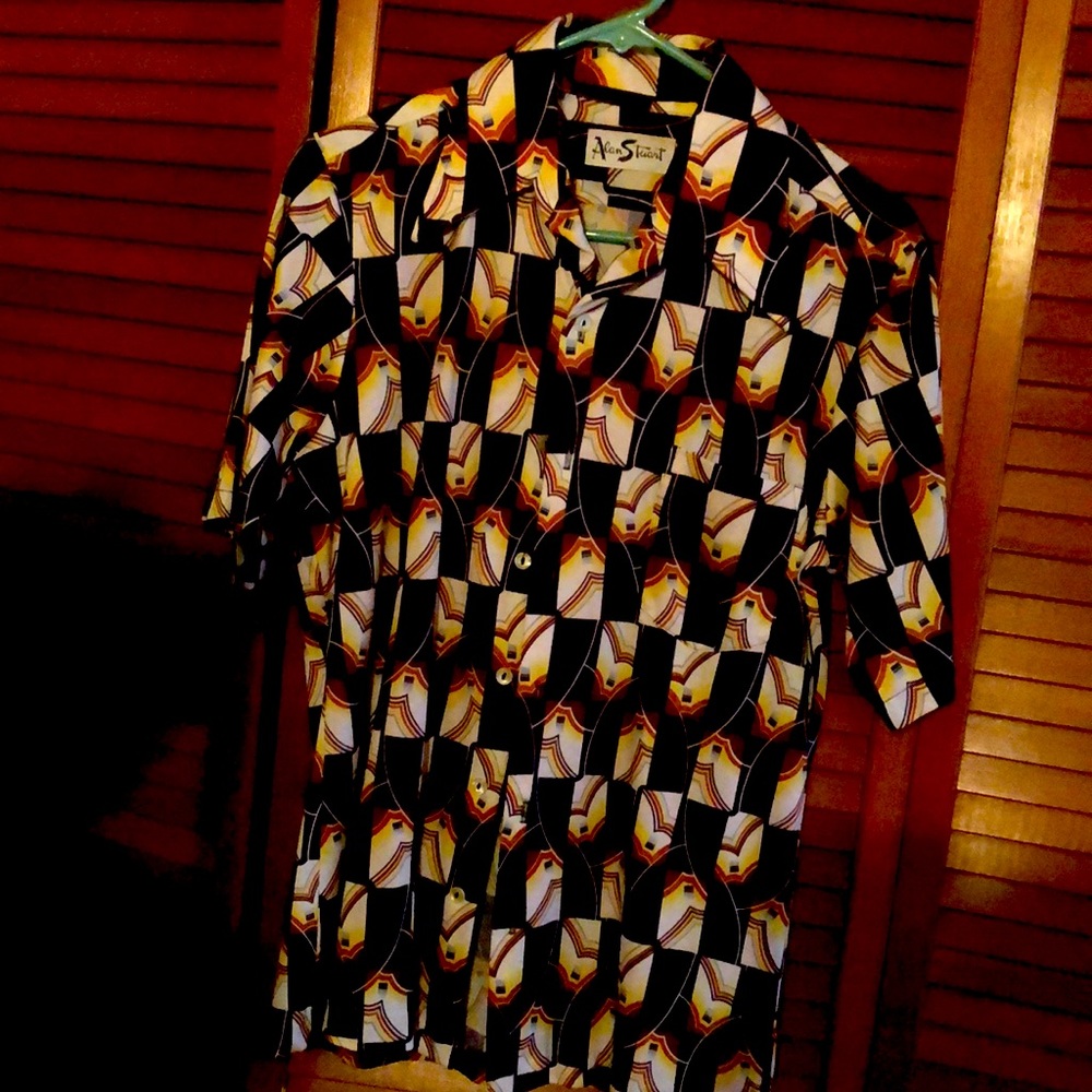 Retro shortsleeved polyester shirt.